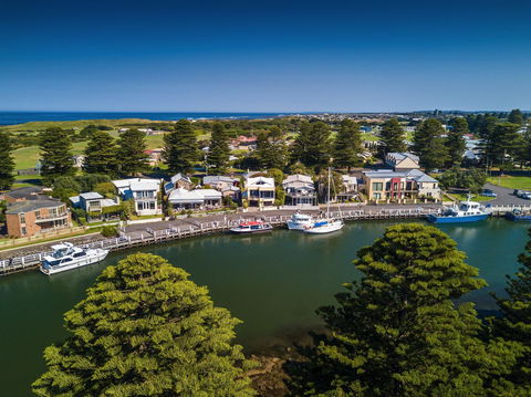 The Waterfront Apartment - Broome Tourism 1