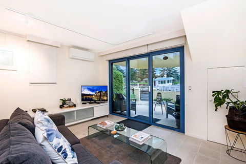 The Waterfront Apartment - Broome Tourism 9