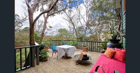 The Black Cockatoo - Secret Garden Mountains Home - Broome Tourism 1