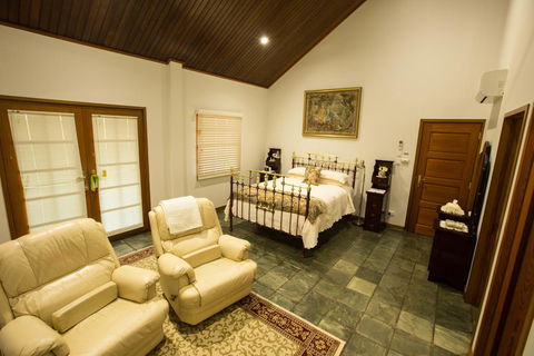 The Block Vista B&B - Broome Tourism 1