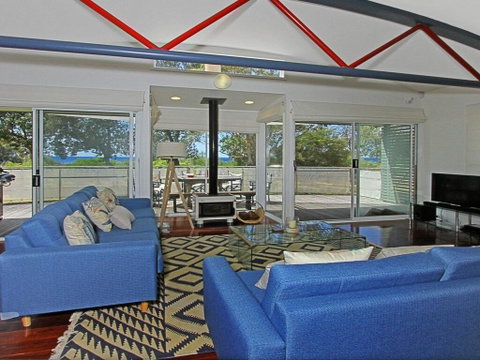 The Boathouse - Comfortable Beachfront Home - Broome Tourism 1