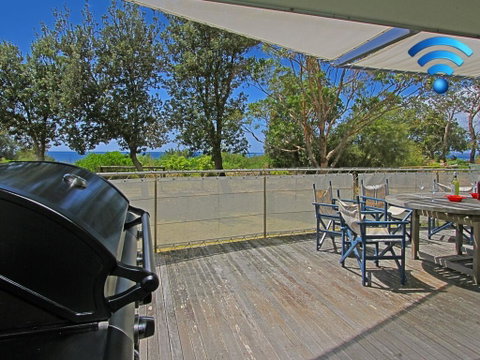 The Boathouse - Comfortable Beachfront Home - Broome Tourism 0