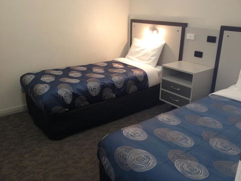 The Central Hotel Motel Lakes Entrance - Broome Tourism 2