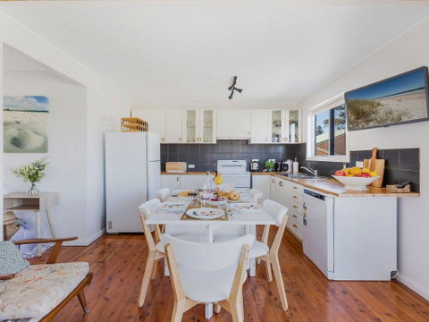 The Chalet At Callala Beach - Beach House Character - Broome Tourism 1