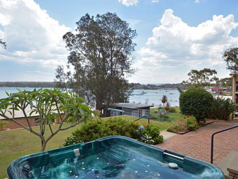 The House On The Lake @ Fishing Point, Lake Macquarie - Honestly Put The Line In And Catch Fish - Broome Tourism 1