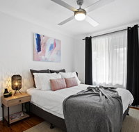 The Neo stylish central apartment with aircon courtyard and Netflix - Broome Tourism