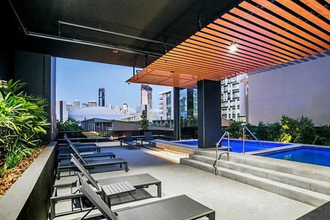 The Opulent Design APT In South Brisbane - Broome Tourism 1