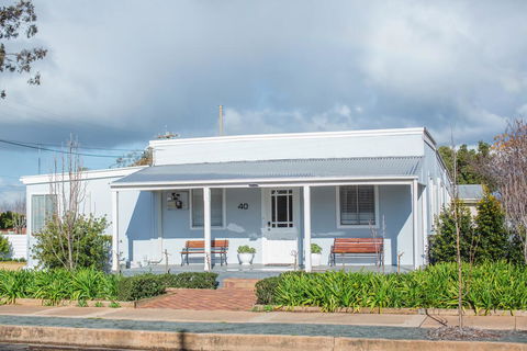 The Rested Guest 3 Bedroom Cottage West Wyalong - Broome Tourism 0