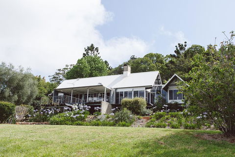 The Retreat Tamborine Mountain - Broome Tourism 0