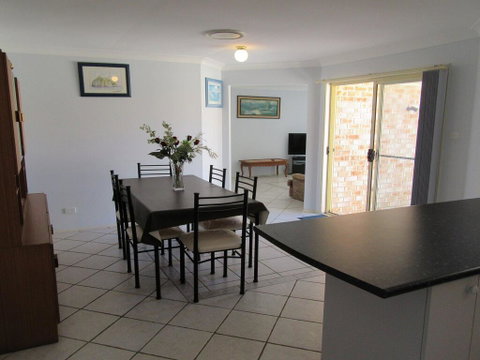 The Salamander', 99 Salamander Way - Aircon & Large Yard For Kids - Broome Tourism 3