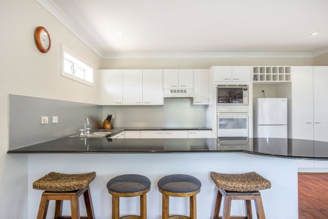 The Sands - 4/46 Jones Avenue Mollymook - Broome Tourism 1