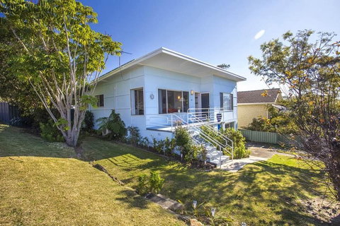 The Seaside Beachhouse Mollymook - Broome Tourism 1
