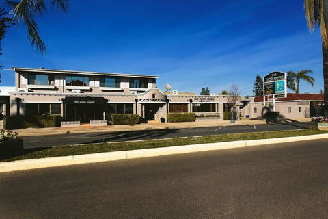 The Town House Motor Inn - Broome Tourism 1