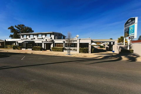 The Town House Motor Inn - Broome Tourism 0