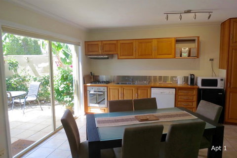 The Wave Oasis SC B&B - Broome Tourism 1