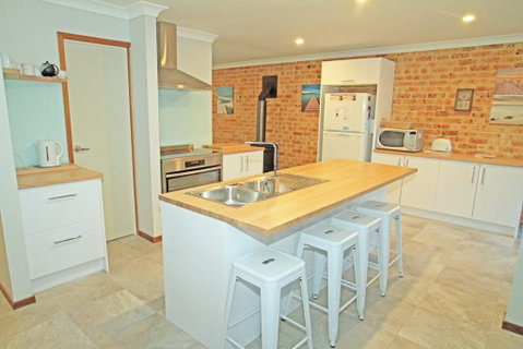 Thora Street Waterfront - Broome Tourism 2