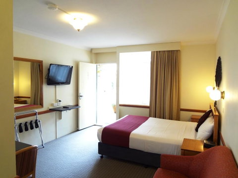Three Explorers Motel - Broome Tourism 3