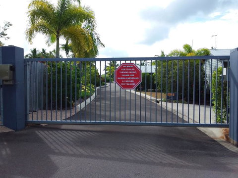 Tin Can Bay Marina Villas - Broome Tourism 3