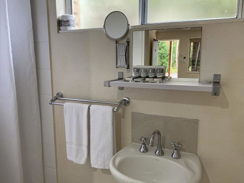 Tin Can Bay Motel - Broome Tourism 2