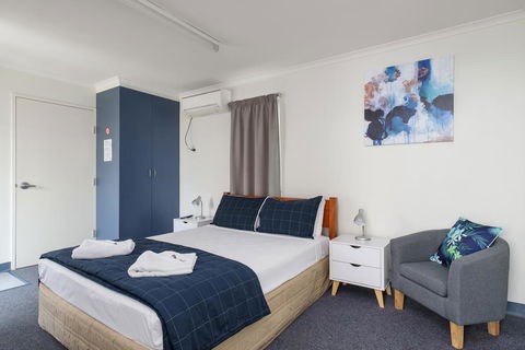 Tin Can Bay's Sleepy Lagoon Motel - Broome Tourism 3