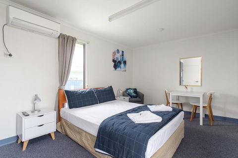 Tin Can Bay's Sleepy Lagoon Motel - Broome Tourism 2