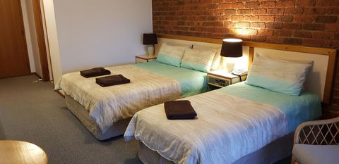 Tooleybuc Club Motor Inn - Broome Tourism 1