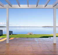 Tranquility Absolute Waterfront - Pet Friendly - 10 Mins to Hyams Beach - Broome Tourism