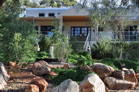 Tree Lodge - Broome Tourism 0