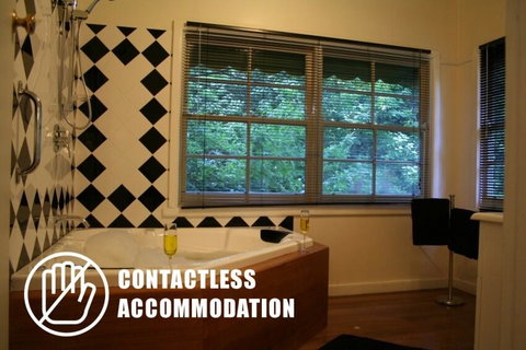 Tudor Cottages - Broome Tourism 3