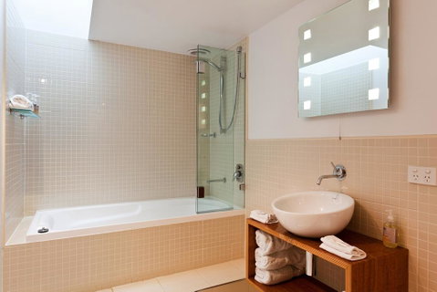TWOFOURTWO Boutique Apartments - Broome Tourism 1