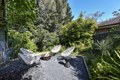 UMINA BEACH KOKOMO- Walk To The Beach, FAMILY And PET FRIENDLY Set Of 3 Vintage Original Holiday Flats & Vintage Caravan And Bat - Broome Tourism 3