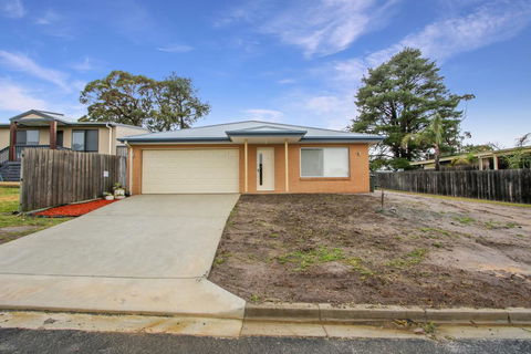 V & V Family Dream Away - Broome Tourism 2