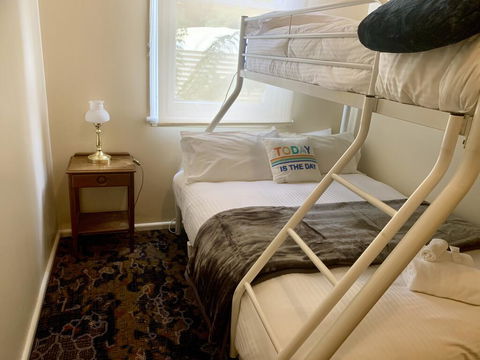 Victoria Albert Guest House Bar Cafe And Restaurant - Broome Tourism 3
