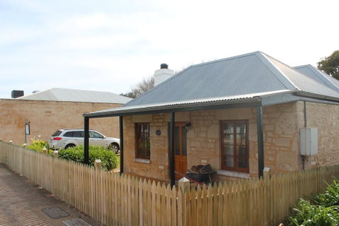 Victoria Cottage - Broome Tourism 0