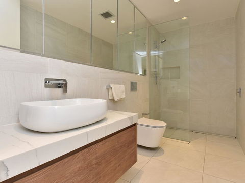 Villa Catania Waterside At Trinity Point - Broome Tourism 3