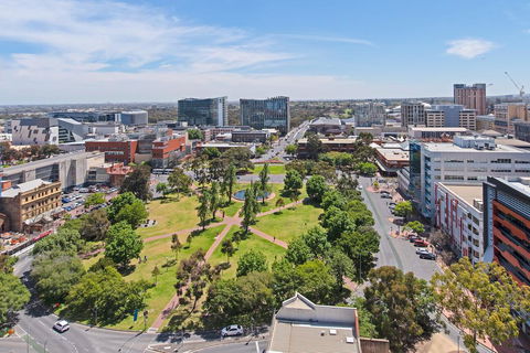 Vision On Morphett Adelaide Central - Broome Tourism 3