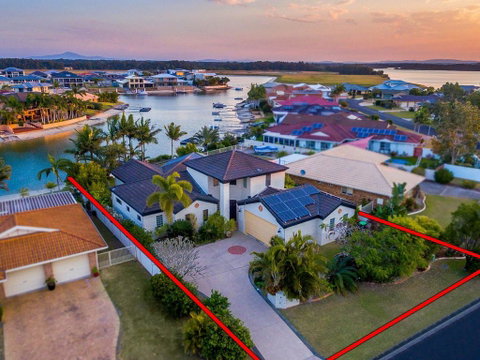 Vista Del Mare - 81 Witonga Drive Yamba Family Home On Water. - Broome Tourism 2