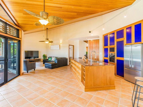 Vista Del Mare - 81 Witonga Drive Yamba Family Home On Water. - Broome Tourism 3