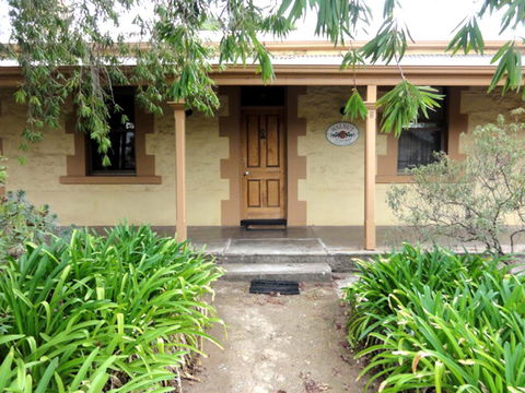 Walnut Cottage - Broome Tourism 0