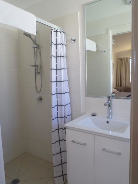 Warrego Hotel Motel Cunnamulla - Broome Tourism 1