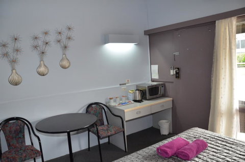 Warwick Motor Inn - Broome Tourism 3