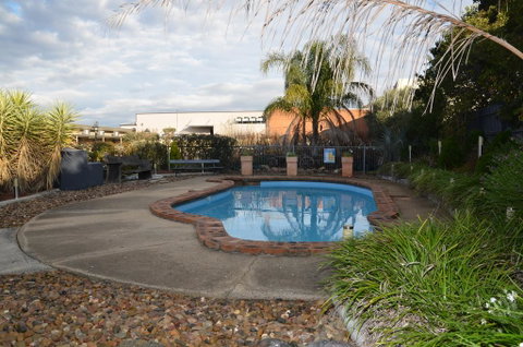 Warwick Motor Inn - Broome Tourism 1