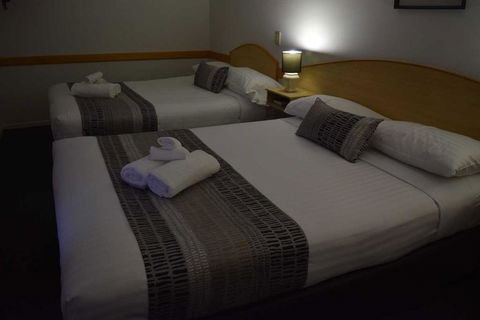 Warwick Vines Motel - Broome Tourism 3