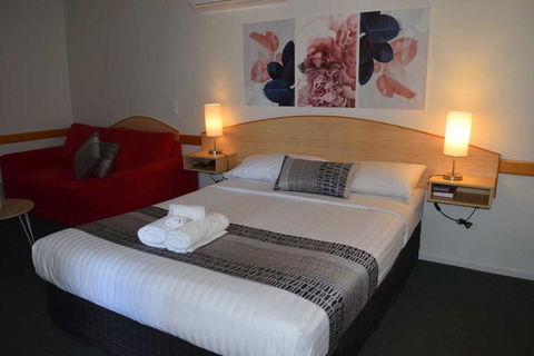 Warwick Vines Motel - Broome Tourism 0