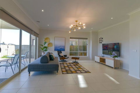 Waterfront Grand Villa For Big Group - Broome Tourism 0