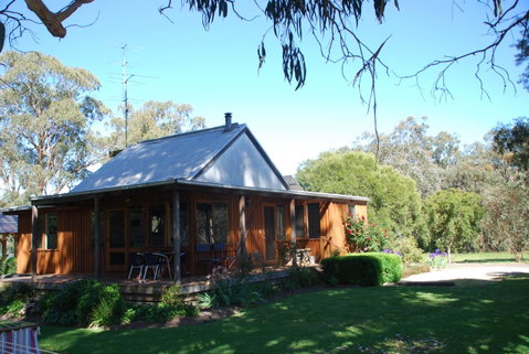 Bluegum Ridge Cottages - Broome Tourism 0