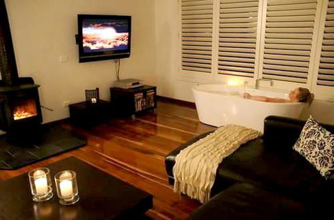 Chestnut Daylesford - Broome Tourism 5
