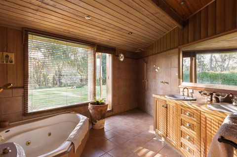 Kangaroo Manor - Broome Tourism 19