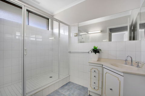 Hybiscus Waterfront Apartments - Broome Tourism 10