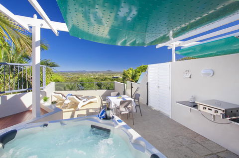 Noosa Blue Resort - Broome Tourism 1